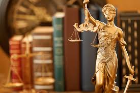 Análise dos Processos Judiciais Criminais na Política: Delitos Comuns e Suas Penas Associadas